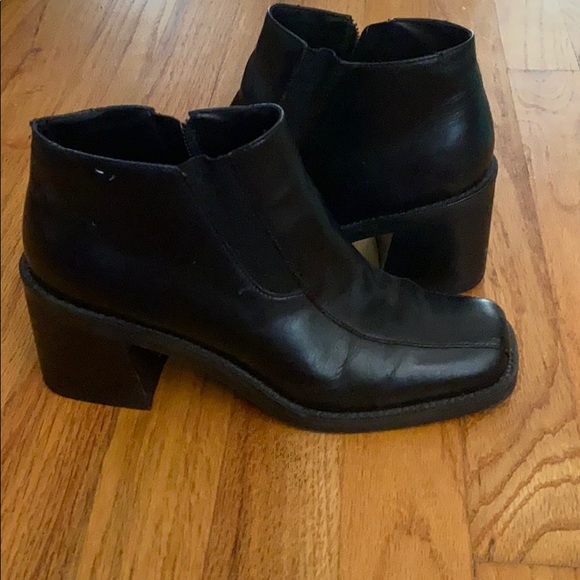 Vintage black leather booties Valerie Stevens - Picture 3 of 5